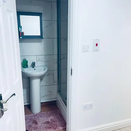 1 Bed Apartment With 2 Beds 1 Double Plus 1 Single Birmingham Exterior photo