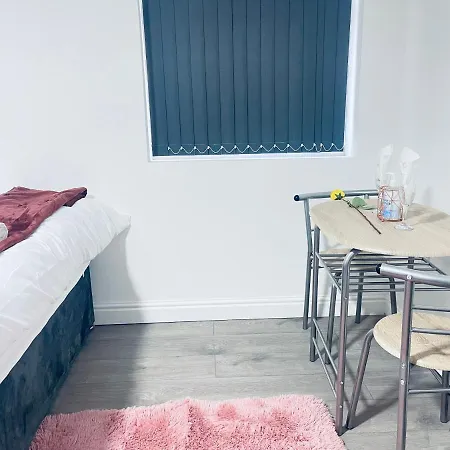 1 Bed Apartment With 2 Beds 1 Double Plus 1 Single Birmingham Exterior photo