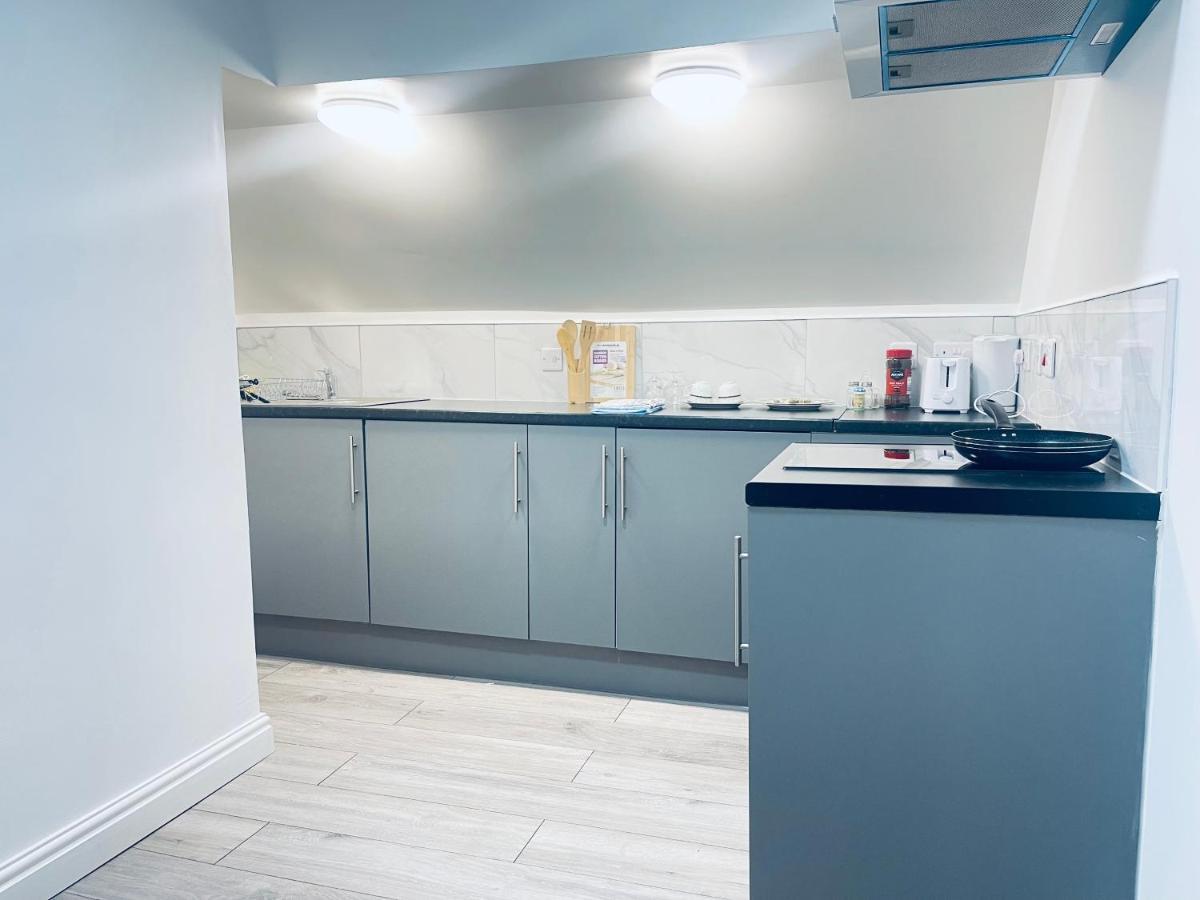 1 Bed With 2 Beds 1 Double 1 Single Apartamento