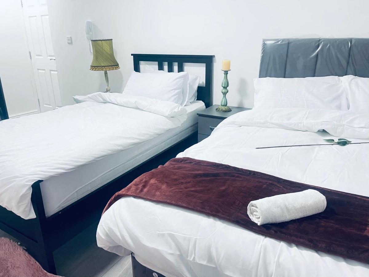Apartamento 1 Bed With 2 Beds 1 Double 1 Single Birmingam