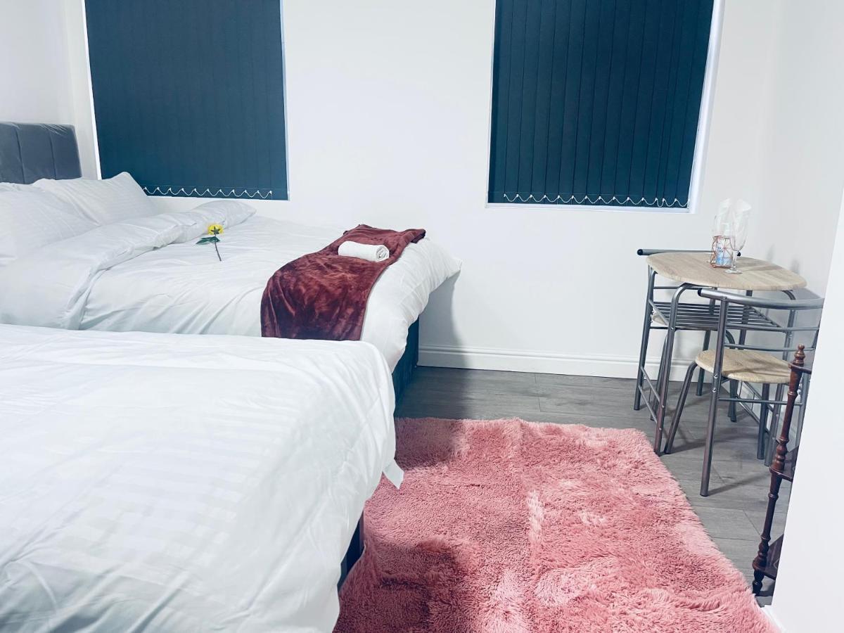 1 Bed With 2 Beds 1 Double 1 Single Apartamento *