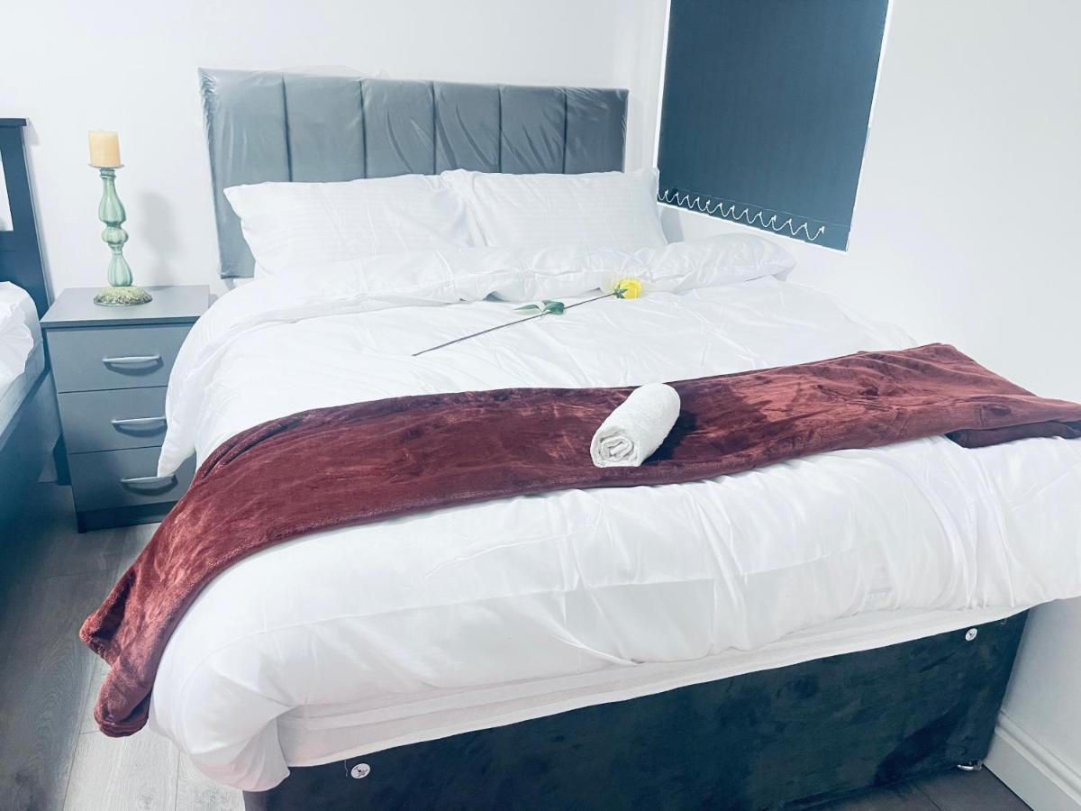 Apartamento 1 Bed With 2 Beds 1 Double 1 Single Birmingam